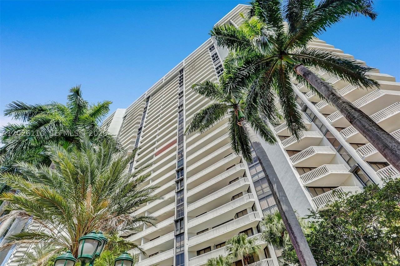 2000 Island Blvd #1108