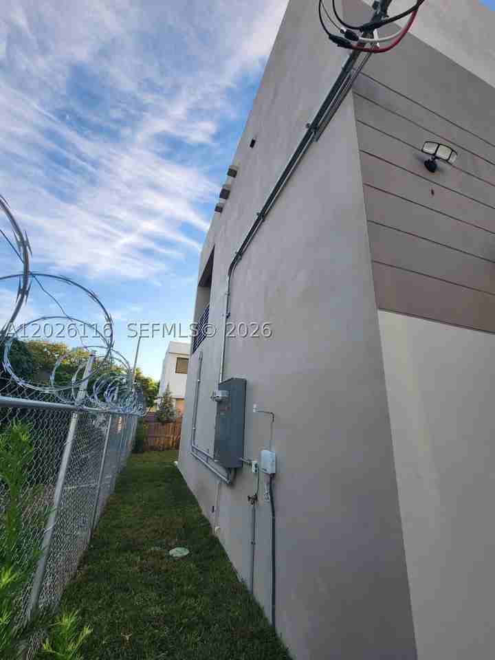 6233 Nw 20th Ave #B - Photo 4 of 23