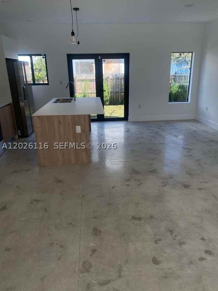 6233 Nw 20th Ave #B - Photo 5 of 23