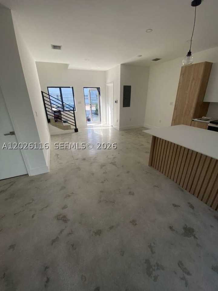 6233 Nw 20th Ave #B - Photo 7 of 23