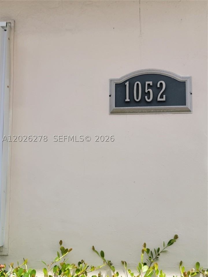1052 Sw 79th Ave - Photo 3 of 22