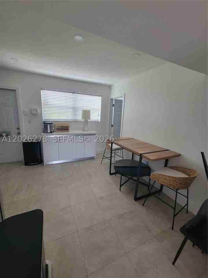 1052 Sw 79th Ave - Photo 6 of 22