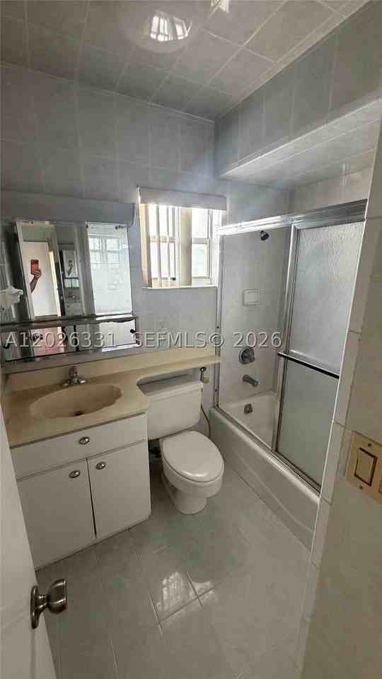 770 E 19th St #A - Photo 4 of 11