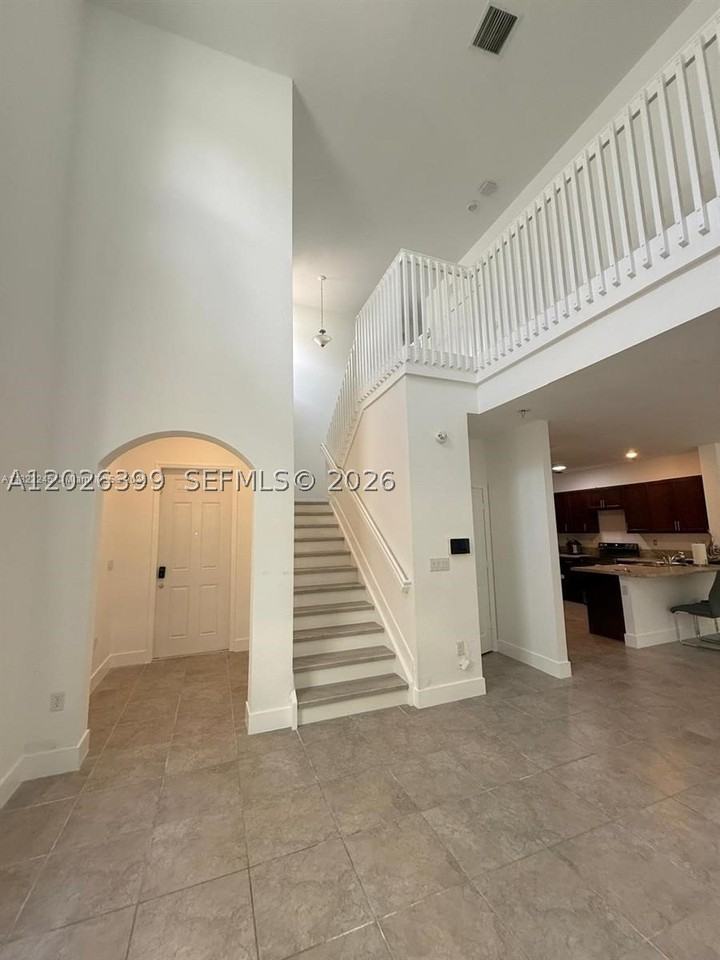 156 Ne 24th Ave - Photo 4 of 25