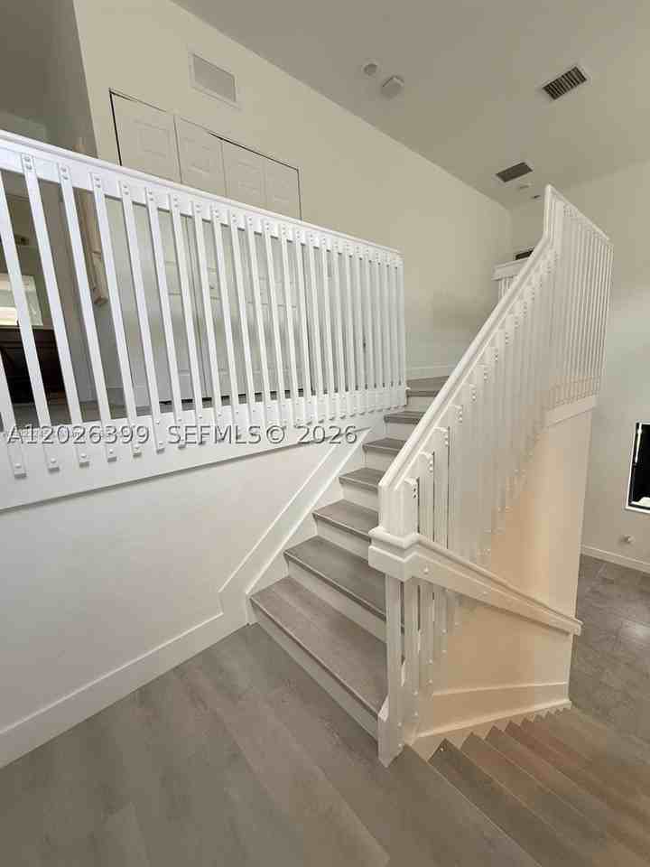 156 Ne 24th Ave - Photo 5 of 25