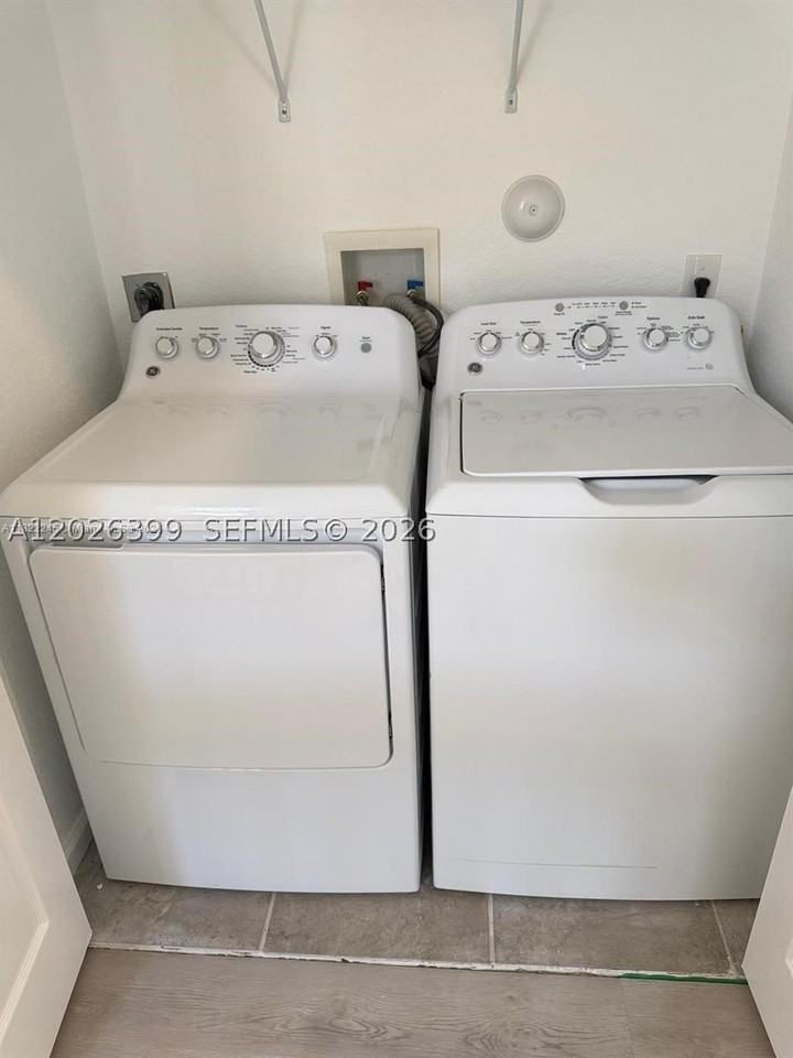 156 Ne 24th Ave - Photo 6 of 25