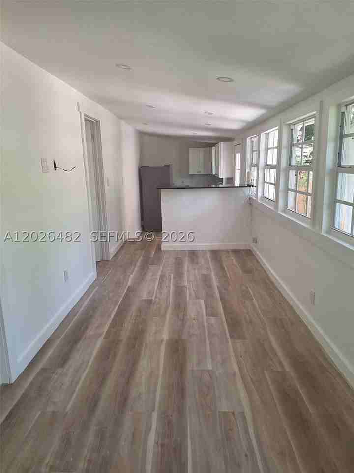 1121 Ne 1st Ave #2 - Photo 6 of 21