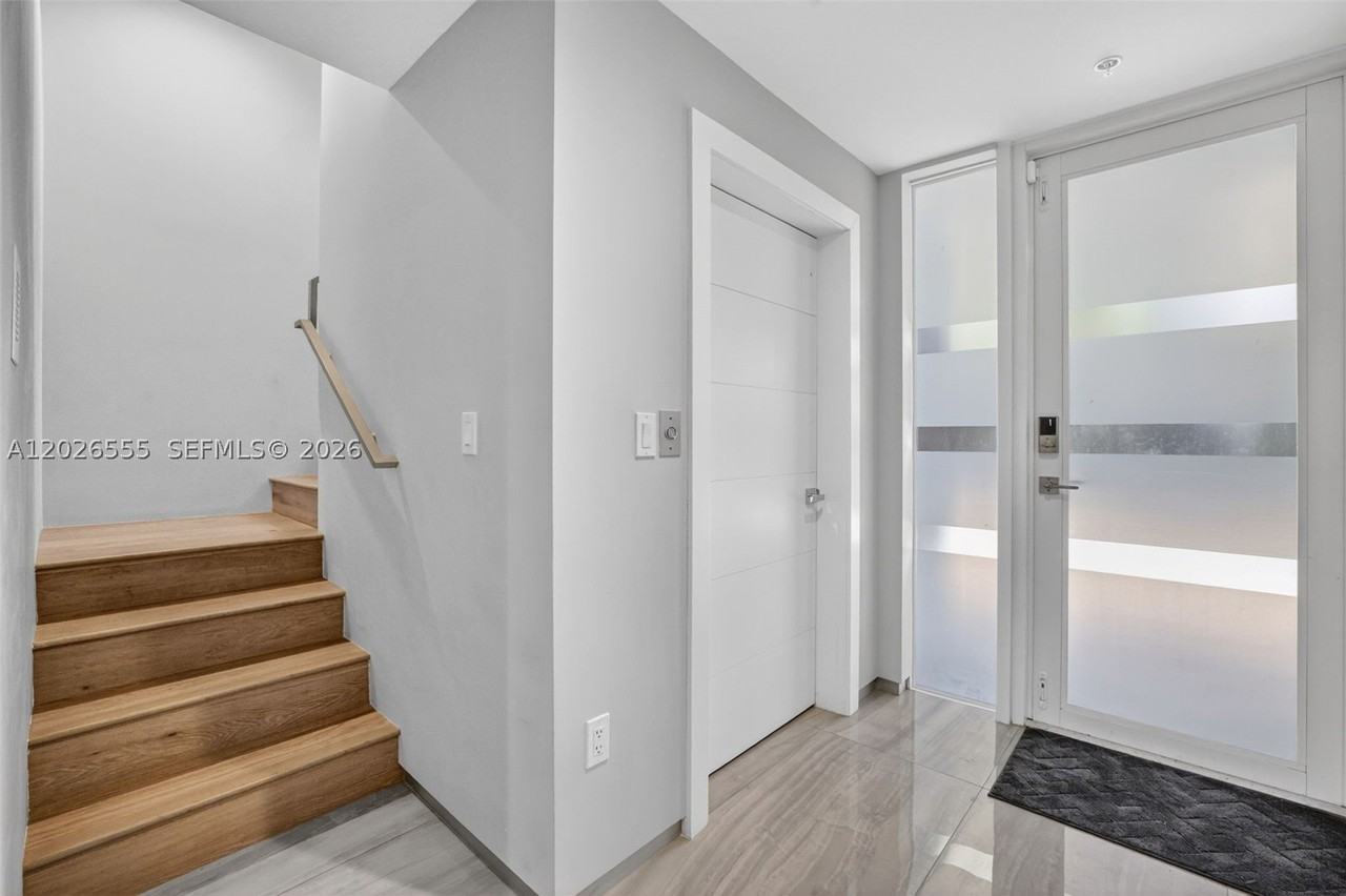 700 Ne 14th Ave #311 - Photo 4 of 50