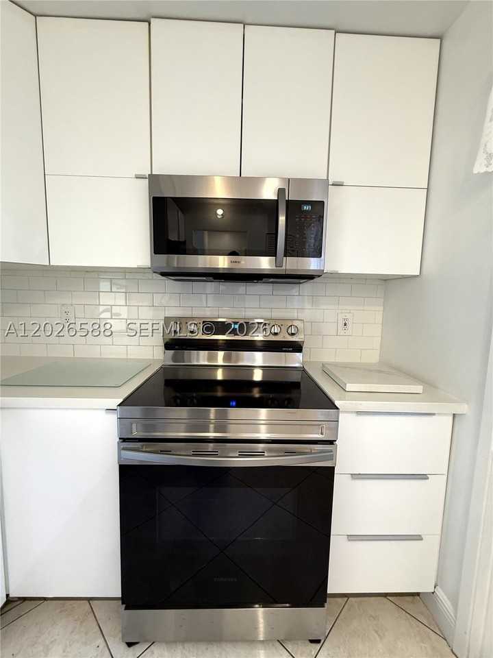 300 Ne 14th Ave #307 - Photo 5 of 23