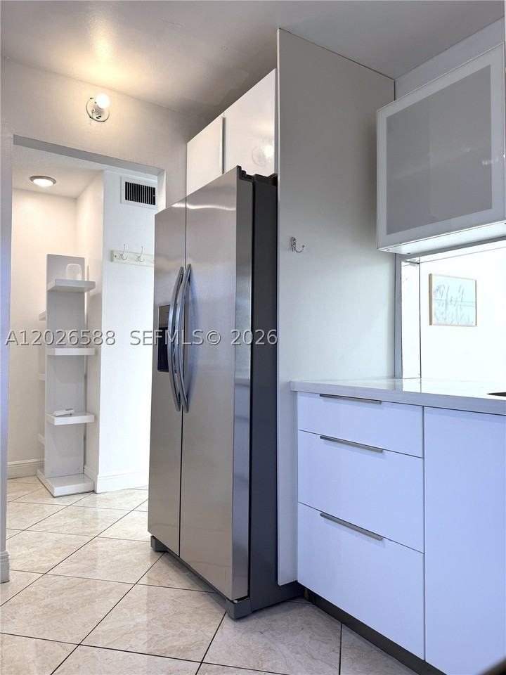 300 Ne 14th Ave #307 - Photo 6 of 23