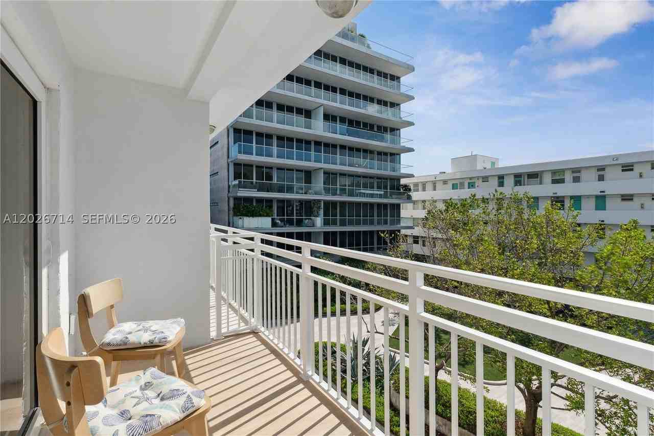 325 Ocean Dr #502 - Photo 3 of 20