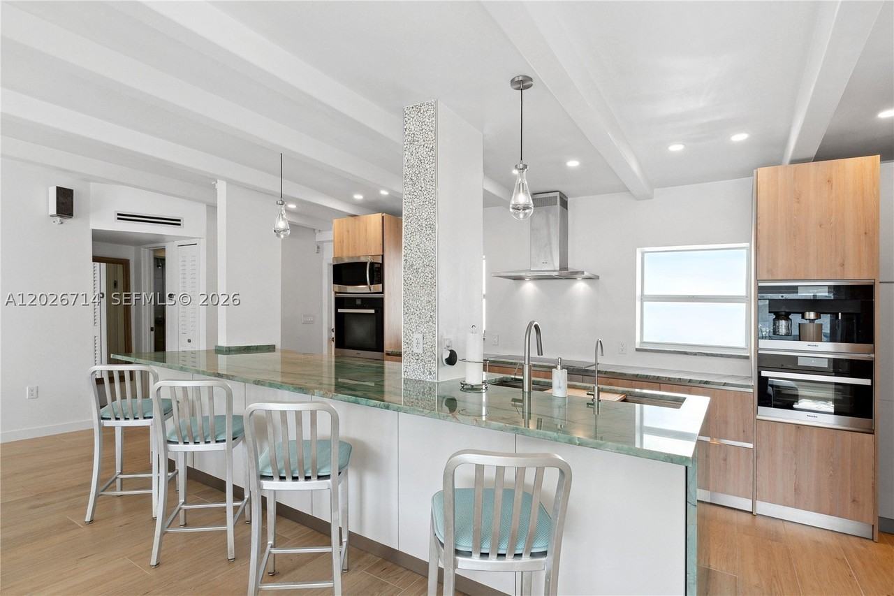 325 Ocean Dr #502 - Photo 7 of 20
