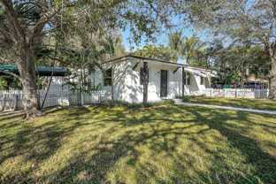 5985 Sw 41st St #FRONT - Photo 1 of 1