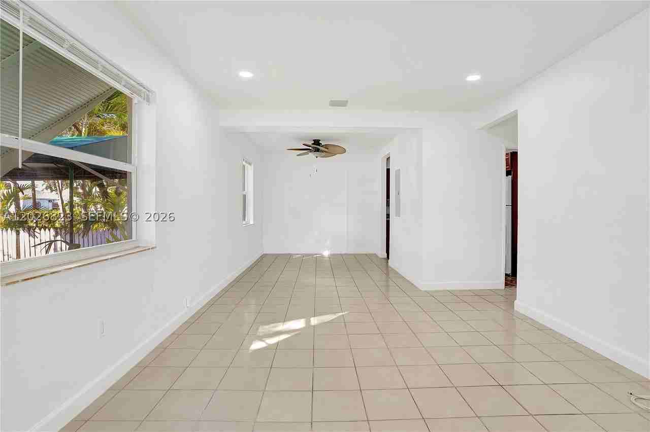 5985 Sw 41st St - Photo 3 of 19