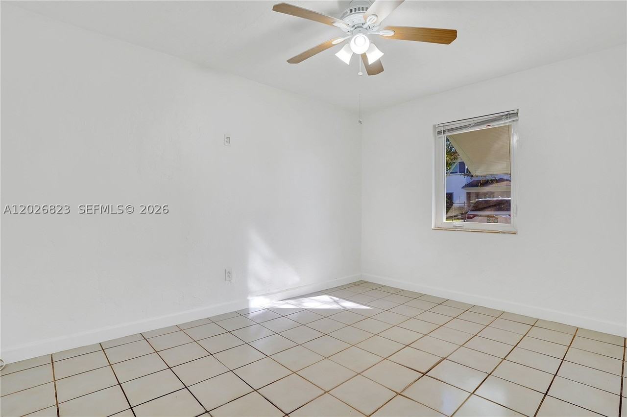 5985 Sw 41st St - Photo 5 of 19