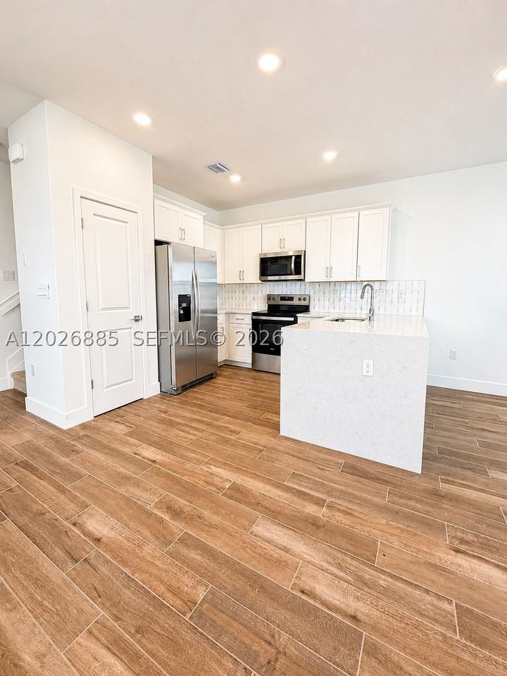 16934 Sw 2nd Ct - Photo 6 of 34