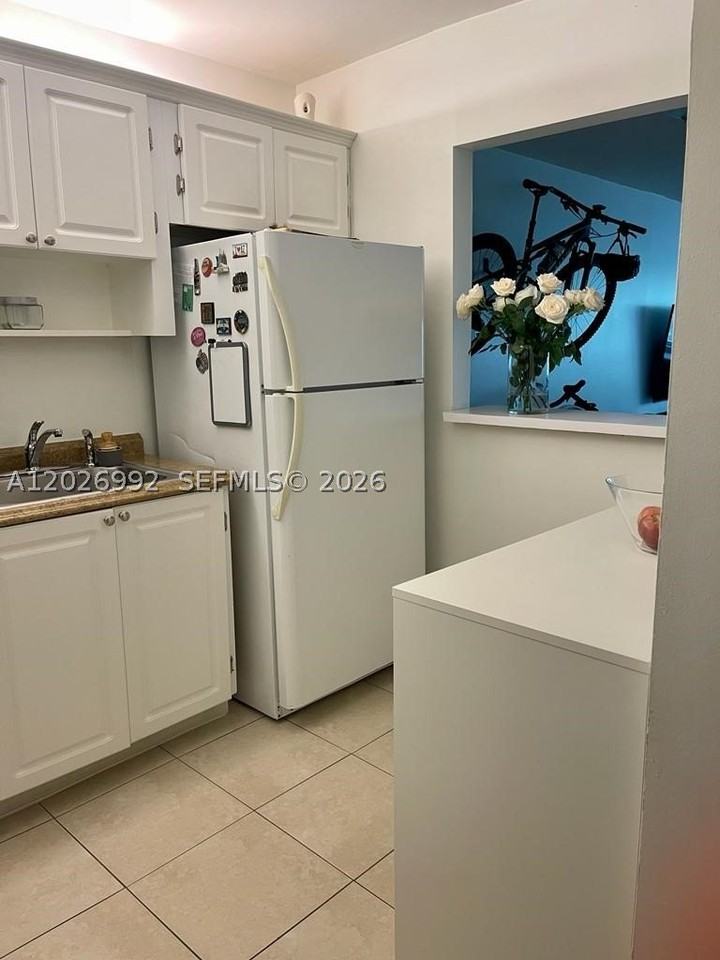 301 Racquet Club Rd #305 - Photo 6 of 38