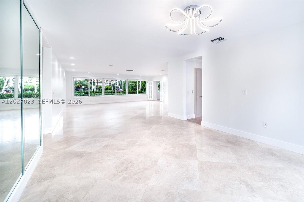 9835 W Broadview Dr - Photo 3 of 16