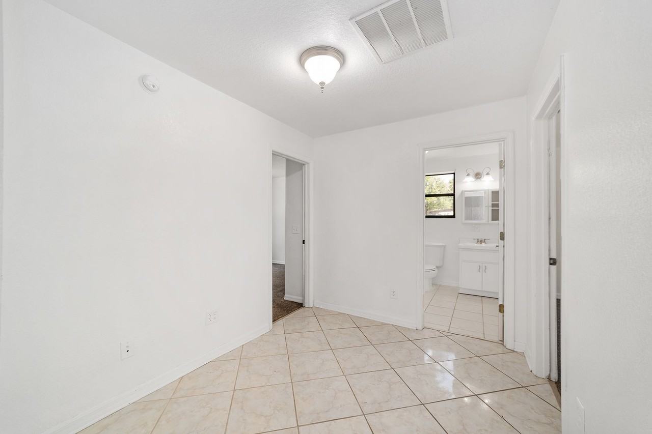 12136 Sw 41st Pl - Photo 7 of 13
