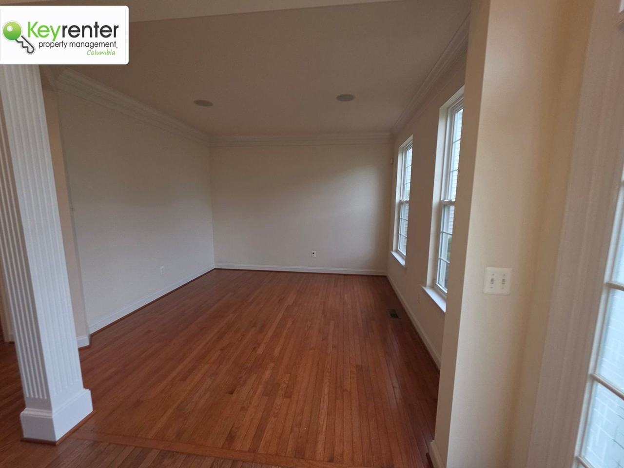 404 Tailor St - Photo 4 of 50