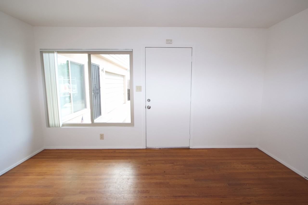 4481 54th St - Photo 3 of 10