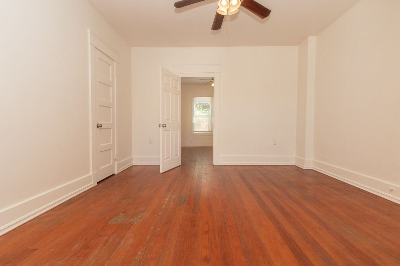 2206 Julian Ave - Photo 2 of 19