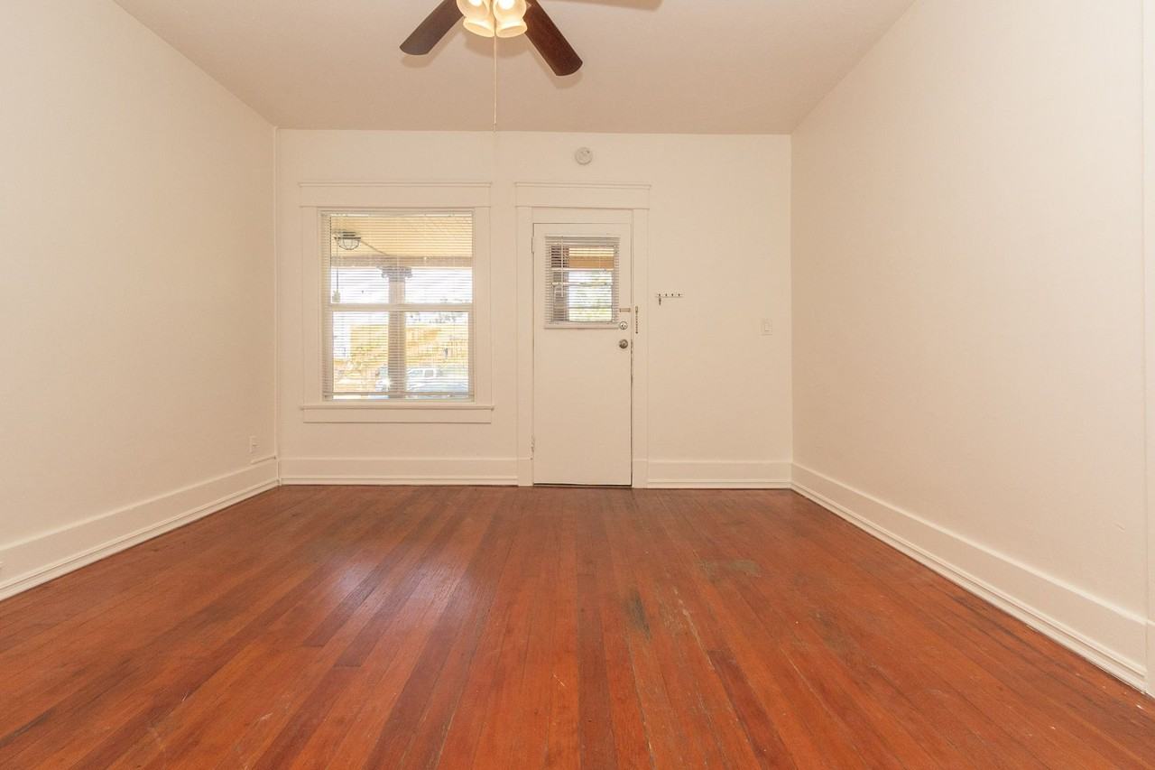 2206 Julian Ave - Photo 3 of 19