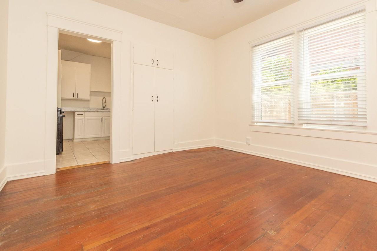 2206 Julian Ave - Photo 6 of 19