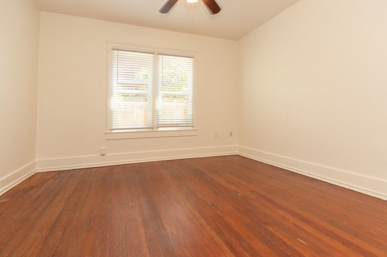 2206 Julian Ave - Photo 7 of 19