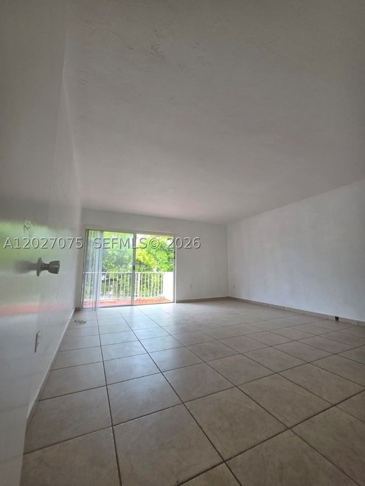 1175 Normandy Dr #3B - Photo 2 of 12