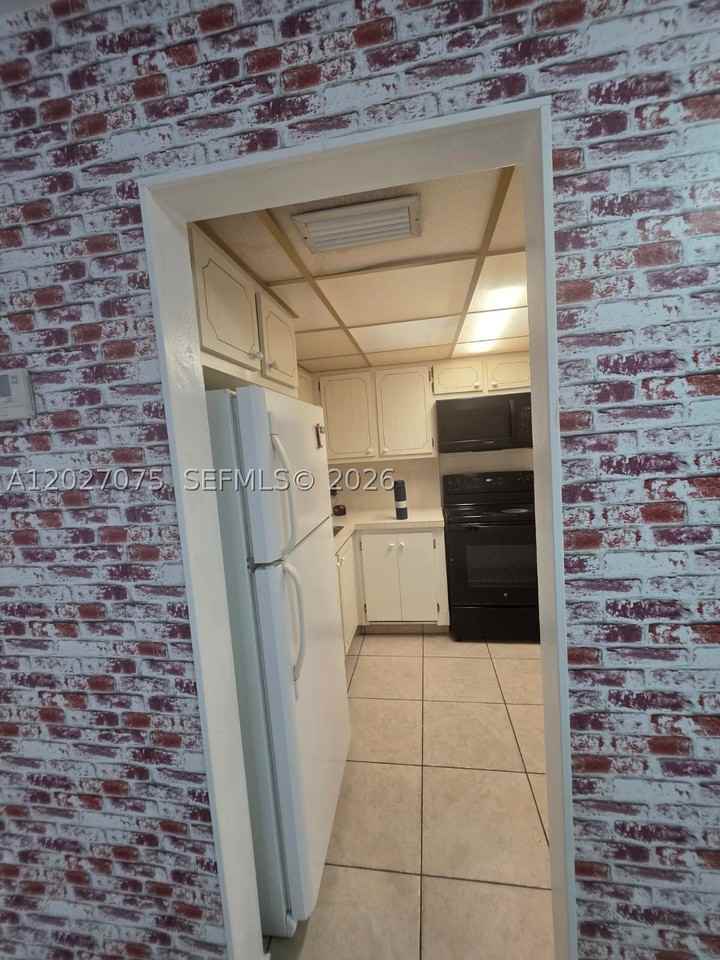 1175 Normandy Dr #3B - Photo 5 of 12