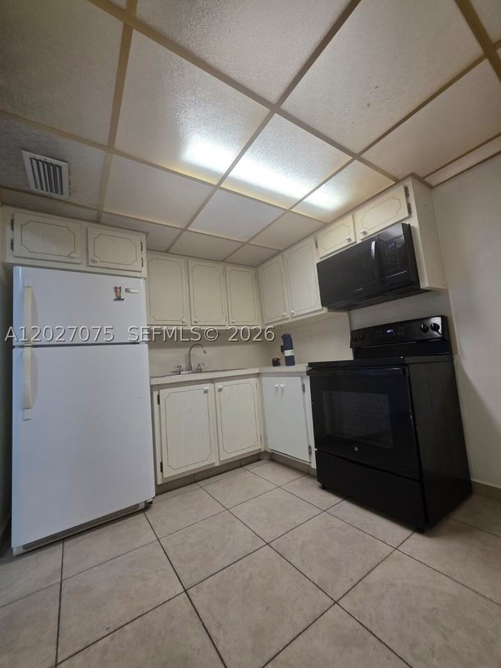 1175 Normandy Dr #3B - Photo 6 of 12