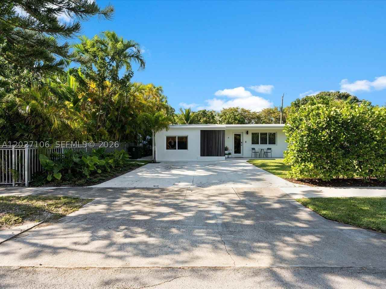 1945 Alamanda Dr #0 - Photo 3 of 50