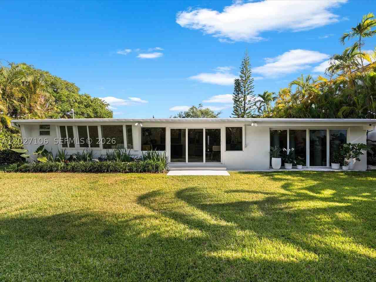 1945 Alamanda Dr #0 - Photo 5 of 50