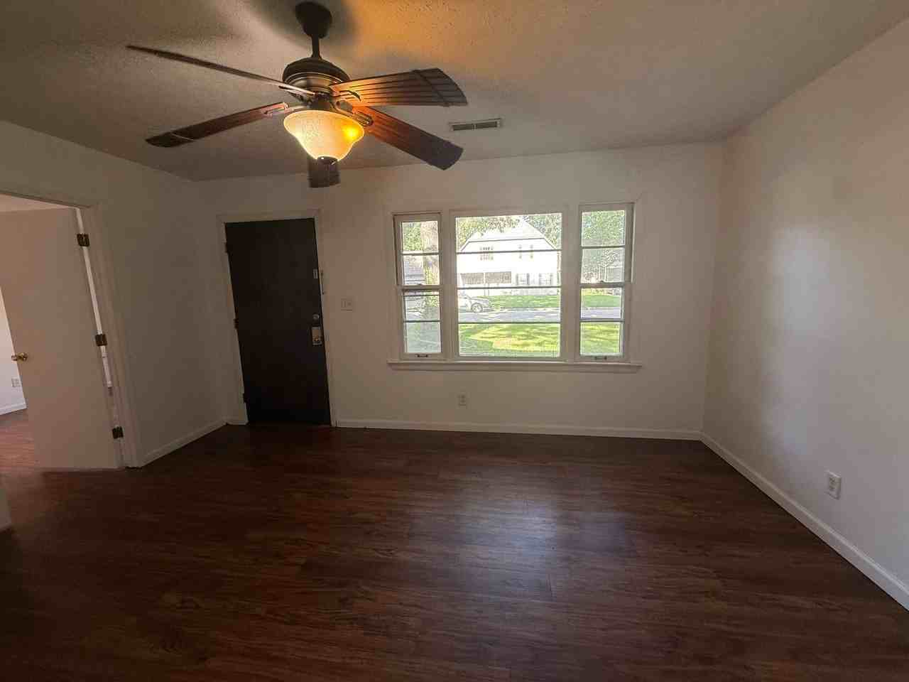 1439 S Pickwick Ave - Photo 2 of 10