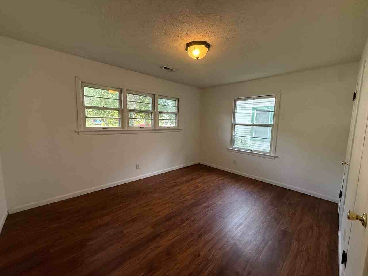 1439 S Pickwick Ave - Photo 7 of 10