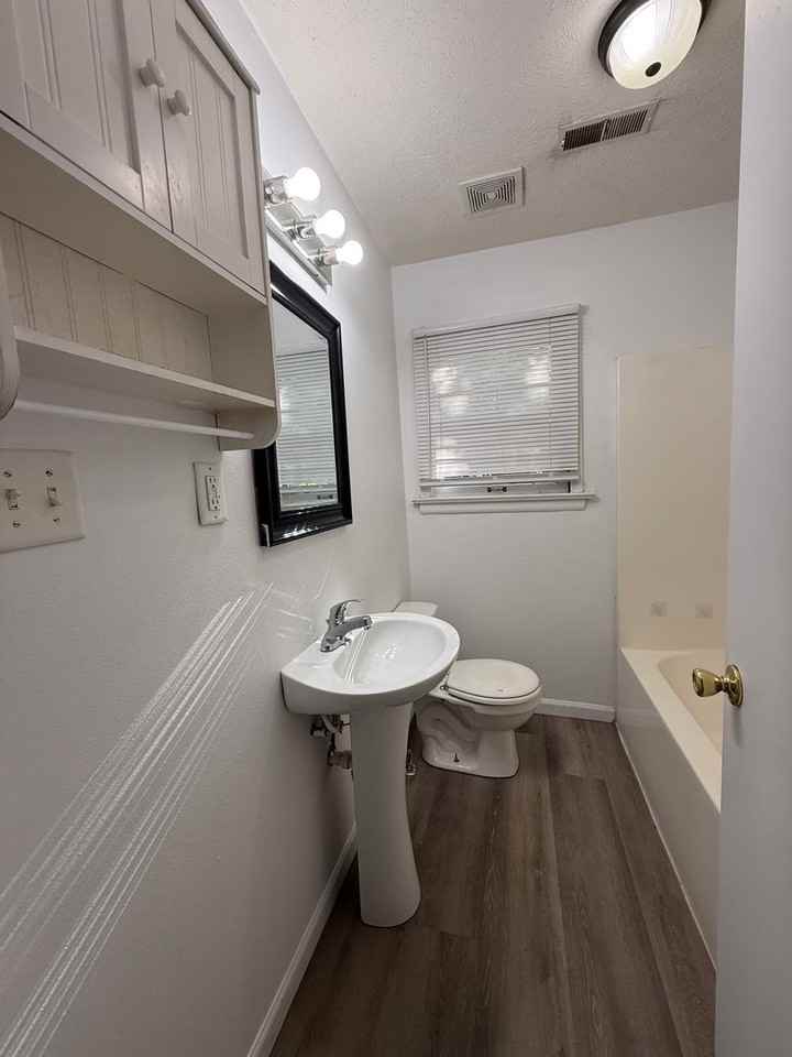 1439 S Pickwick Ave - Photo 5 of 10