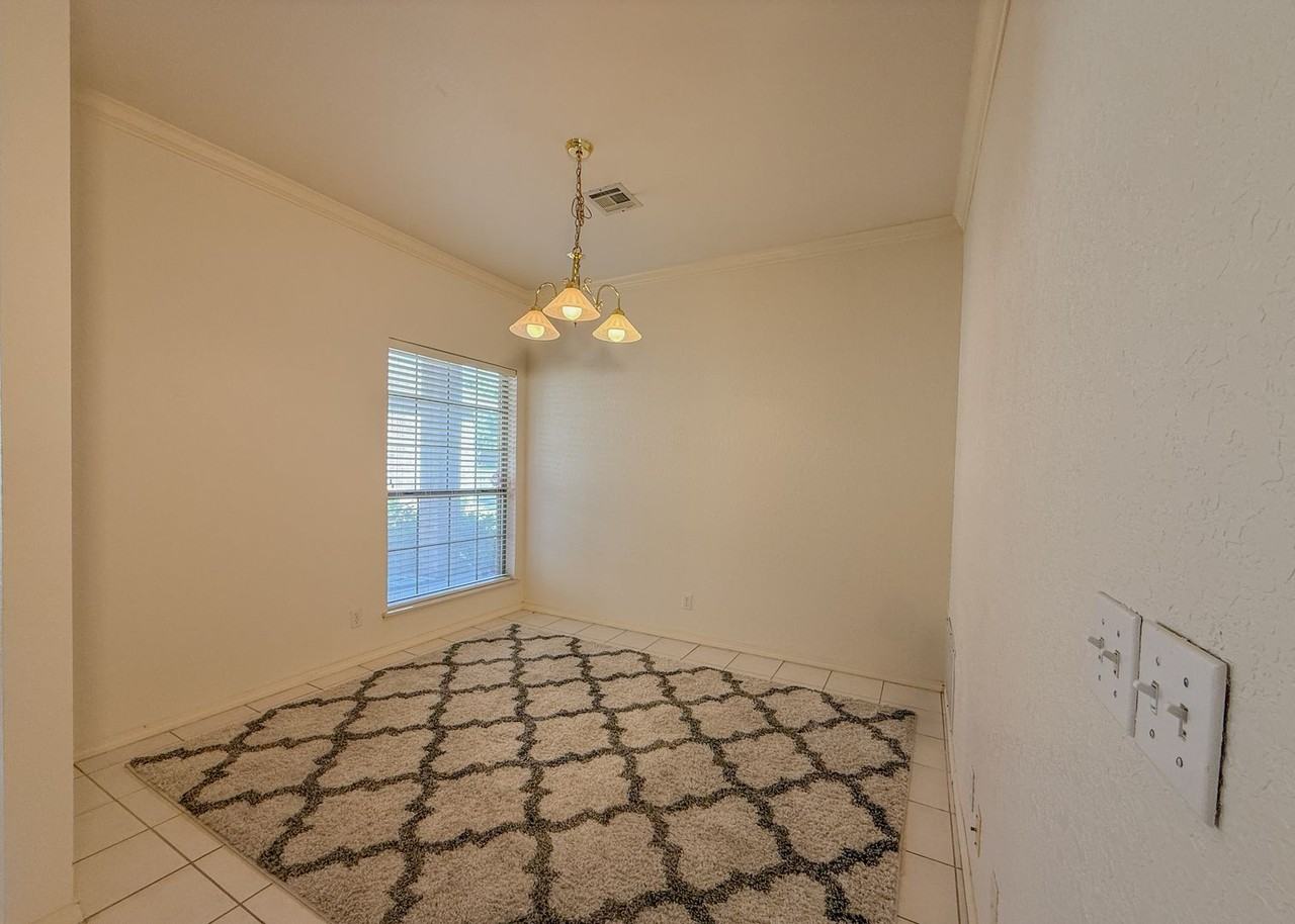 1928 Nw 157th St - Photo 5 of 31