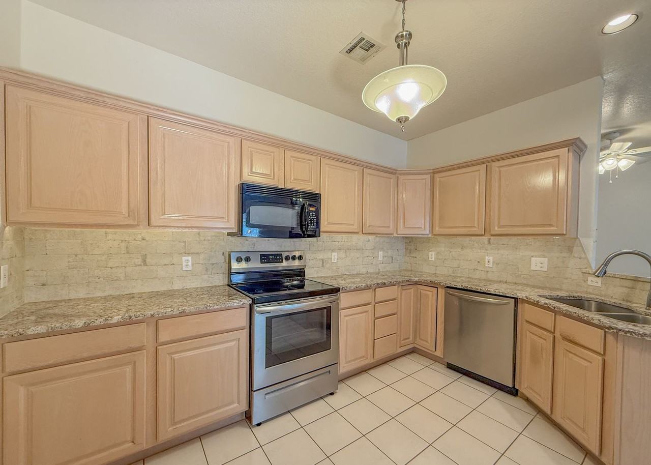 1928 Nw 157th St - Photo 7 of 31