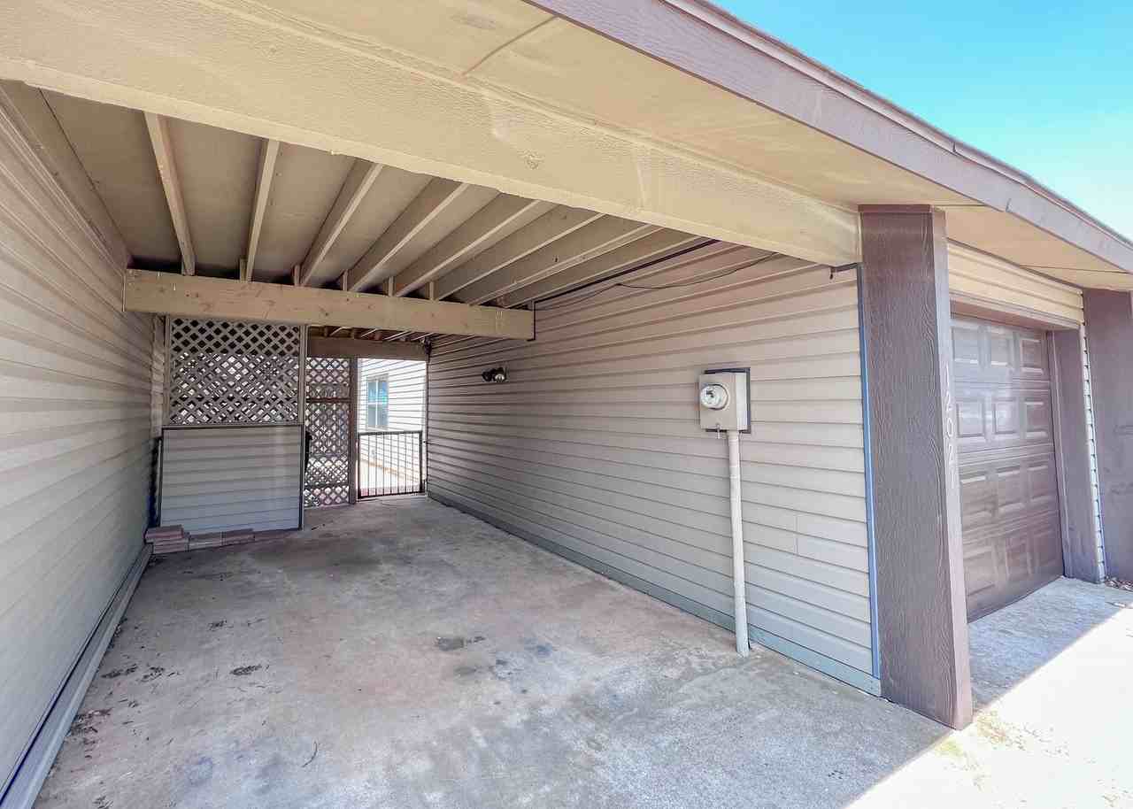 12021 Hawthorne Ln - Photo 6 of 12