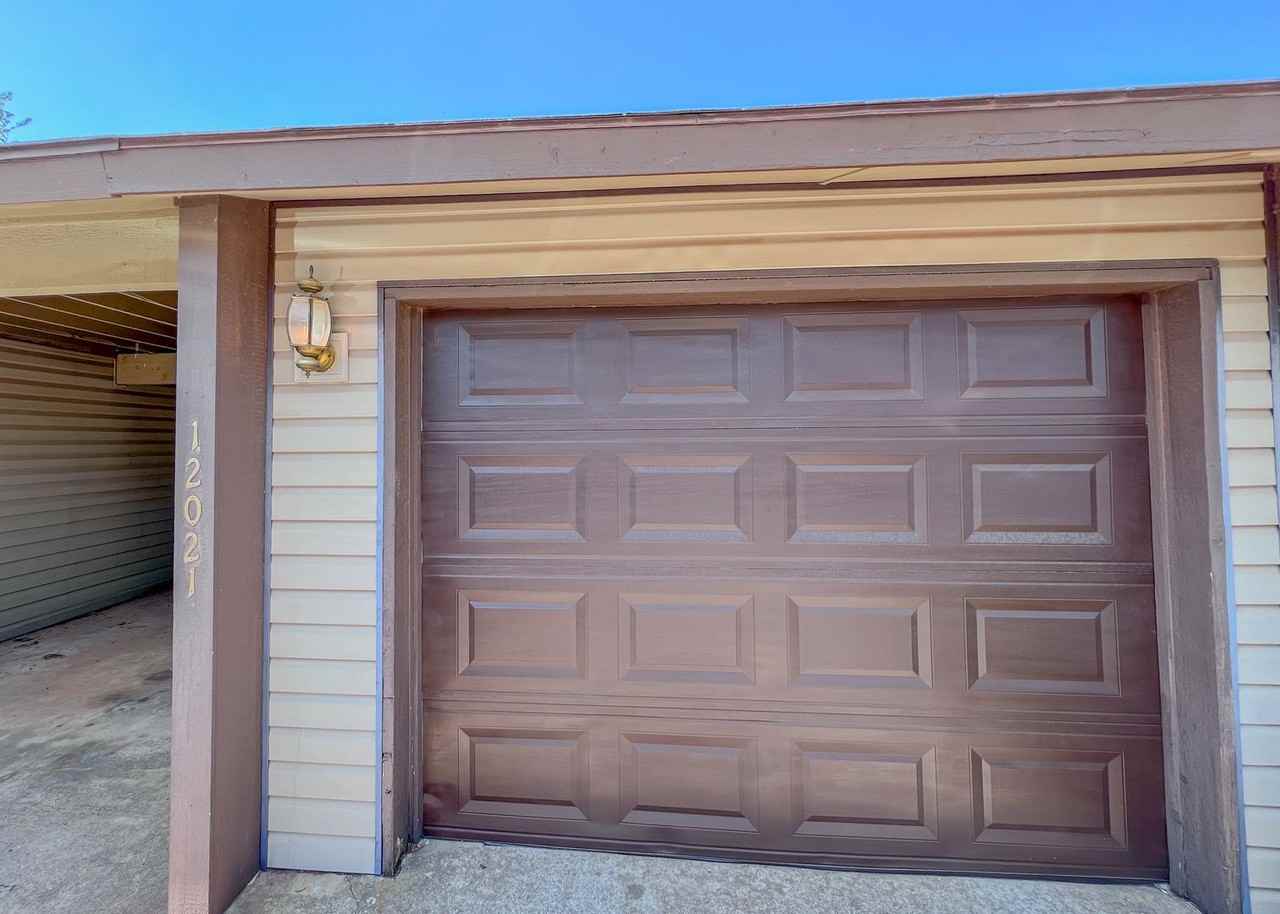 12021 Hawthorne Ln - Photo 7 of 12