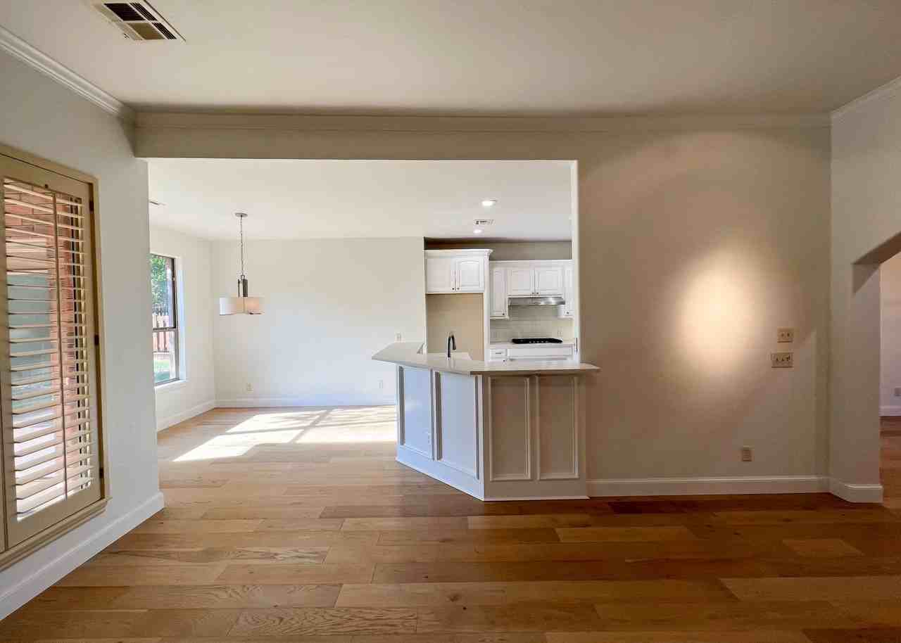 3124 Viewmont Ct - Photo 7 of 37