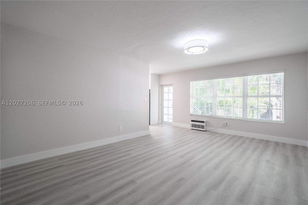 2418 Flamingo Dr #7 - Photo 3 of 14