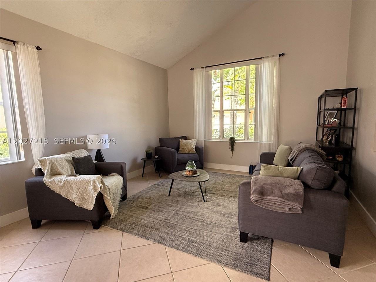 300 Cameron Dr - Photo 3 of 34