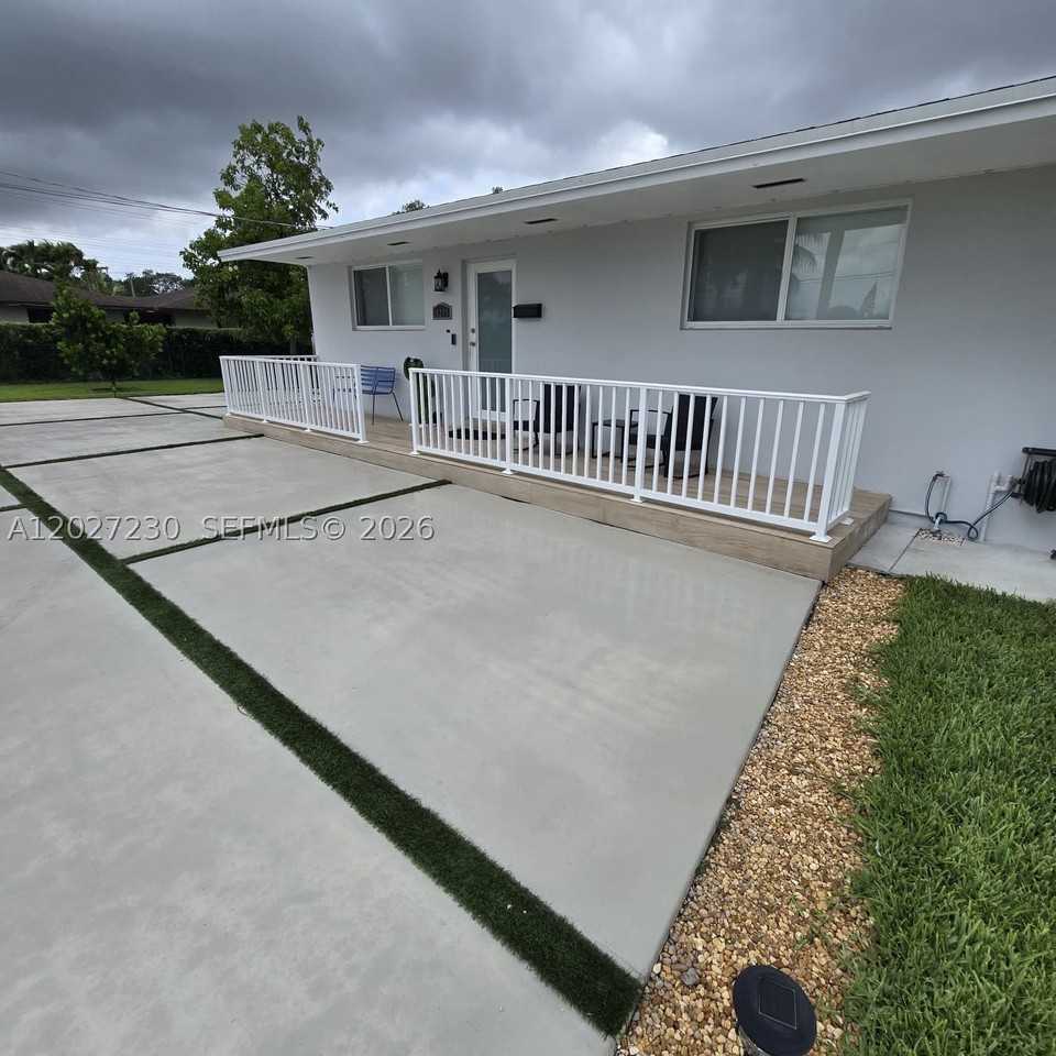 10245 Sw 68th St #10245 - Photo 3 of 12