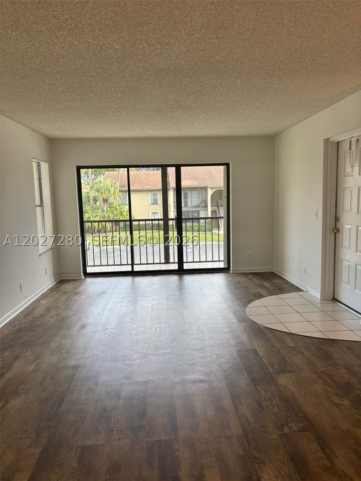 718 Sunny Pine Way #H2 - Photo 3 of 30