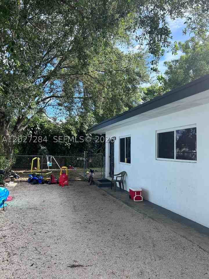 1130 Nw 76th St #1130 - Photo 6 of 33