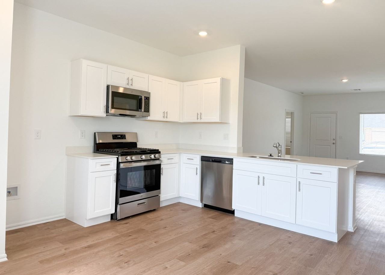 16208 Lovers Ln - Photo 3 of 24