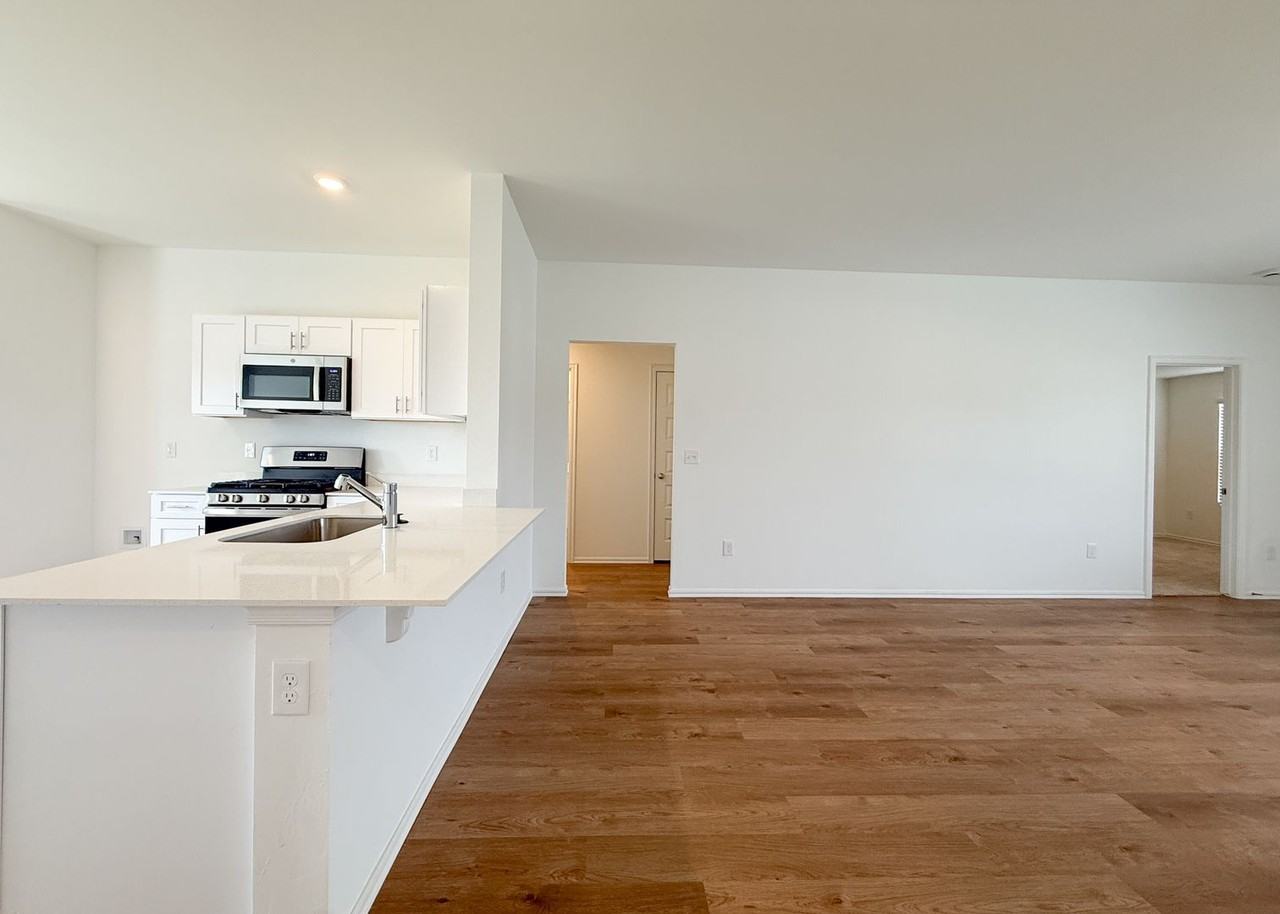 16208 Lovers Ln - Photo 4 of 24