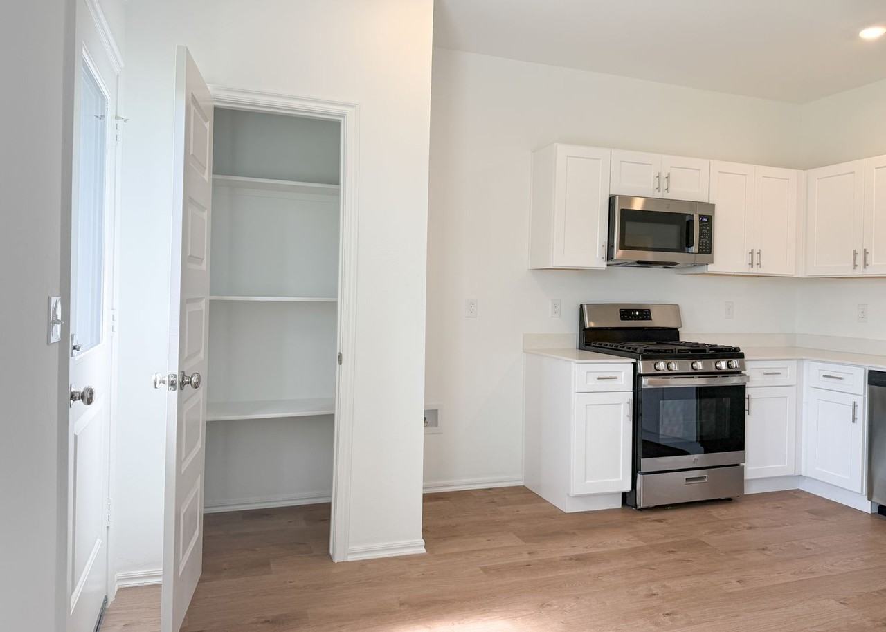 16208 Lovers Ln - Photo 6 of 24